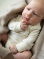 body dla dzieci z wełny merynosów i jedwabiu z długimi mankietami z materiału z certyfikatem GOTS